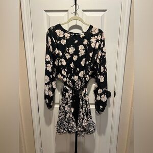Floral Print Mini Dress
MITTOSHOP Size L